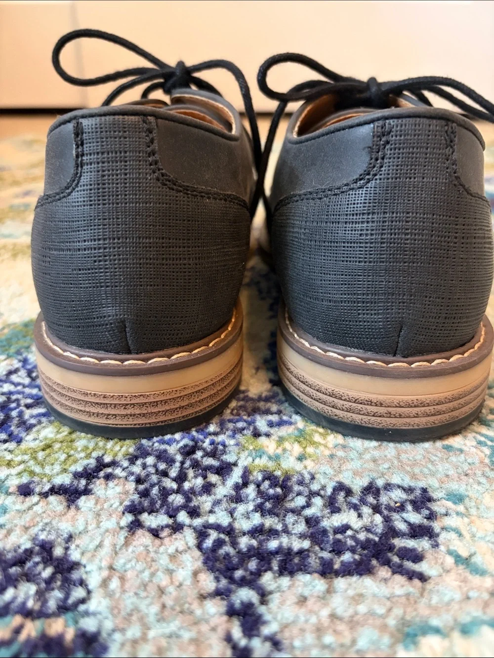 Men's Classic Lace-Up Dress Shoes in Dark Gray - size 8.5